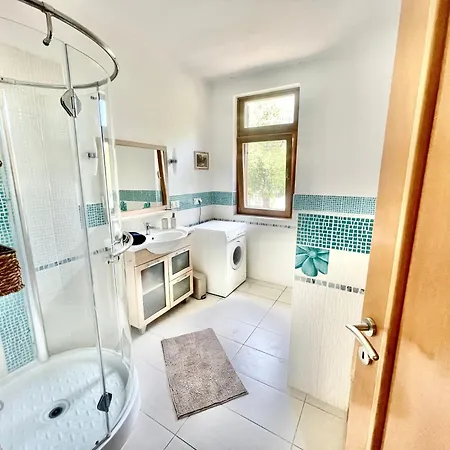 Pensionat Capri Tiszaparti Vendeghaz